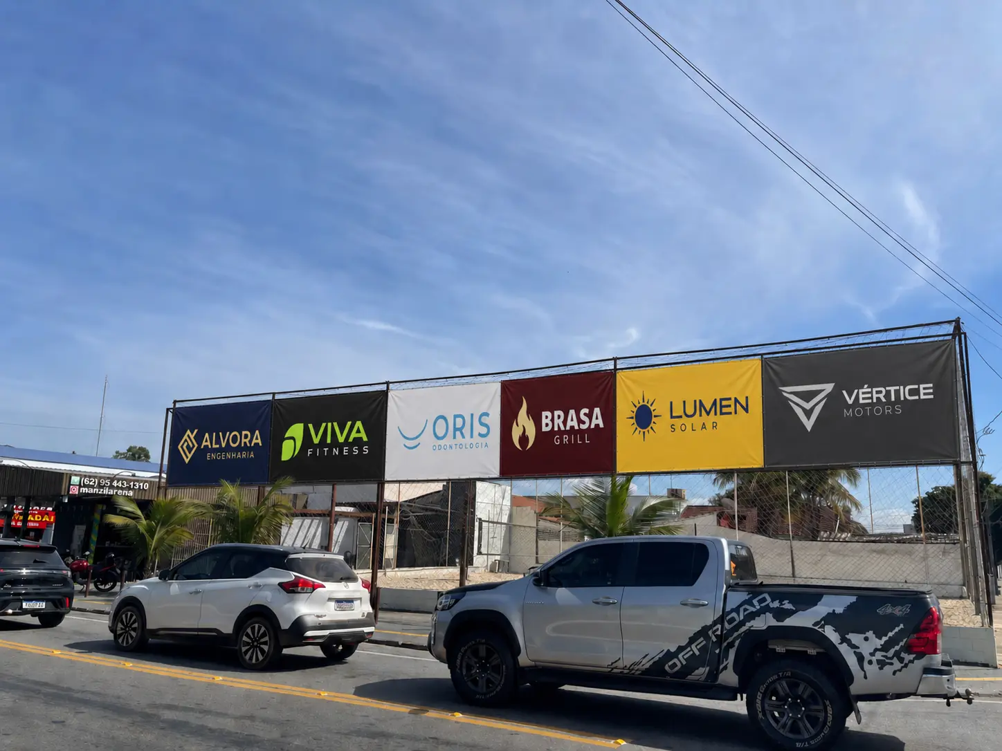 Painéis de publicidade Outdoor Superior na fachada da Manzi Arena
